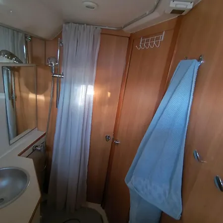 Hotel na wodzie Boat In Downtown *