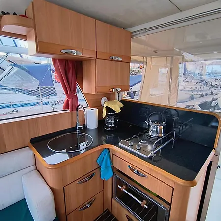 Hotel na wodzie Boat In Downtown *